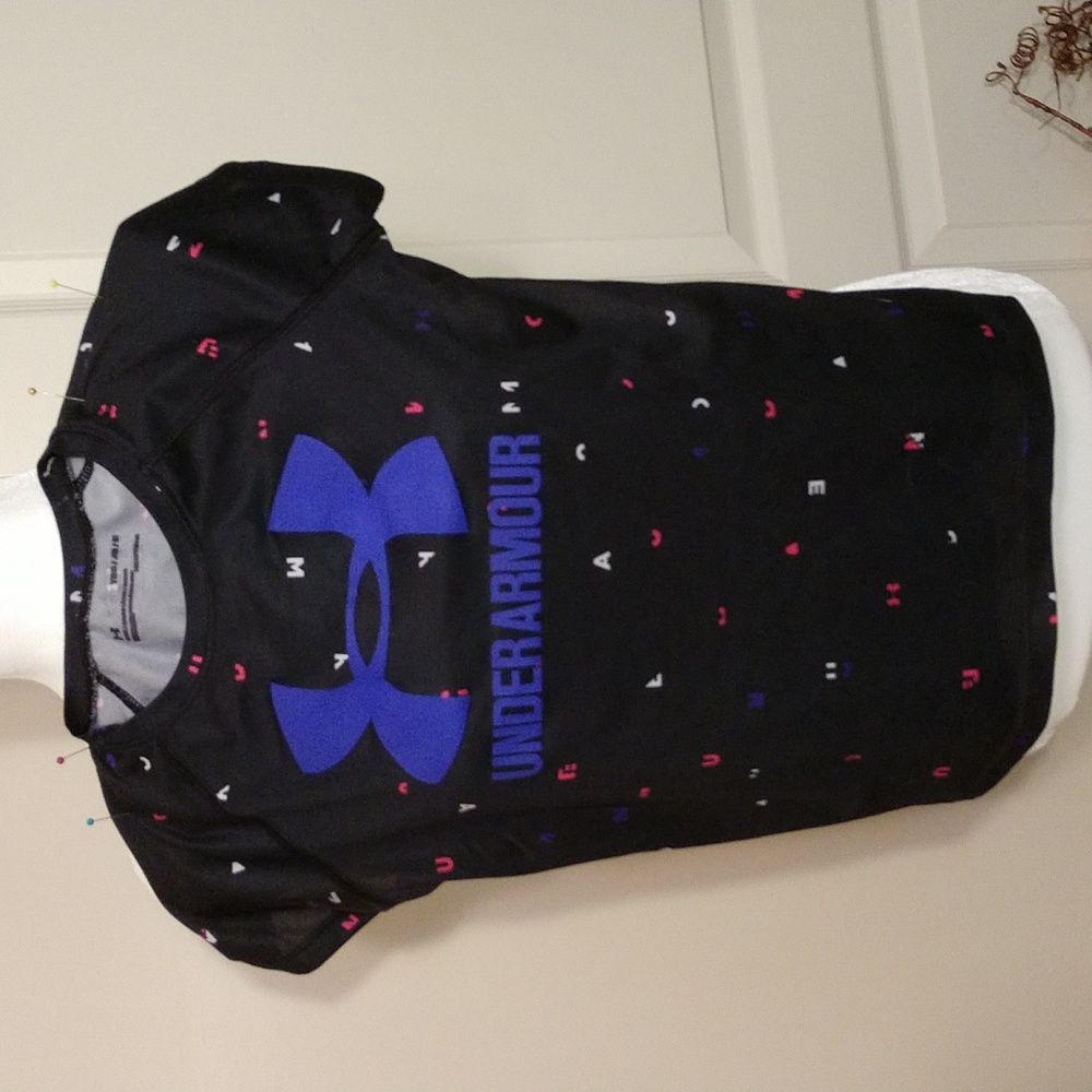 🌼3 fir $15 sale !🌼Girls Under Armour loose fit Heatgear shirt, sz YM